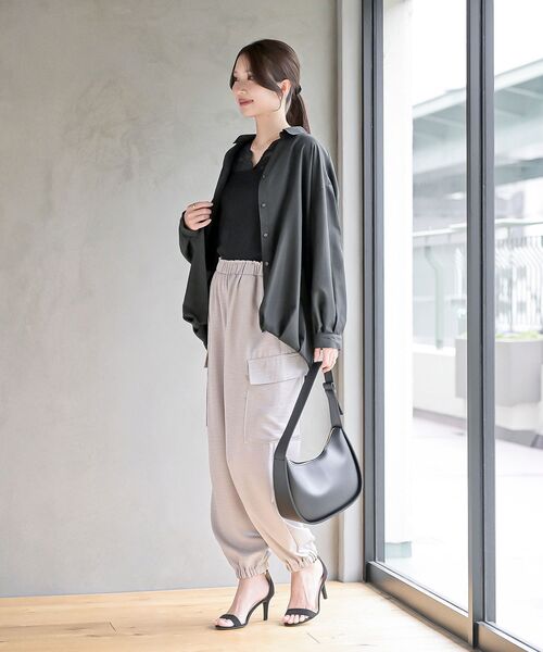 rps（アールピーエス）の「スクエアー×Ｖネック前後２ＷＡＹタンクトップ（タンクトップ・レディース・ブラック/オフホワイト/グレイッシュベージュ/ブラウン/ピンクベージュ/サックスブルー・M/L）」の22枚目の写真