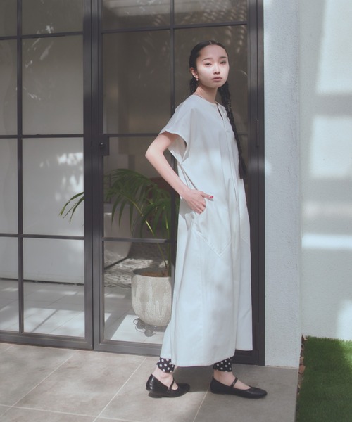 manana suerte（マニャーナスエルテ）の「コットンスリットネックワンピース（ワンピース・レディース・ブラック/ホワイト・FREE）」の5枚目の写真