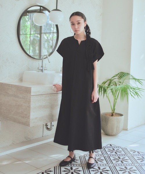 manana suerte（マニャーナスエルテ）の「コットンスリットネックワンピース（ワンピース・レディース・ブラック/ホワイト・FREE）」の12枚目の写真