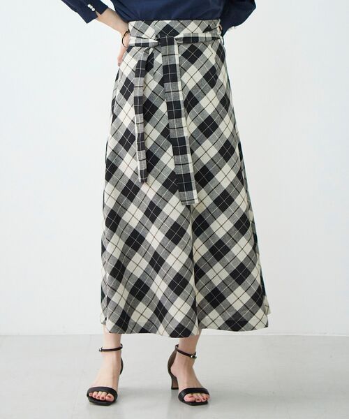 le.coeur blanc(ルクールブラン)の「リネンライクバイヤスチェックフレアスカート(スカート・レディース・ベージュ系その他2/ブラック系その他・38)」の2枚目の写真