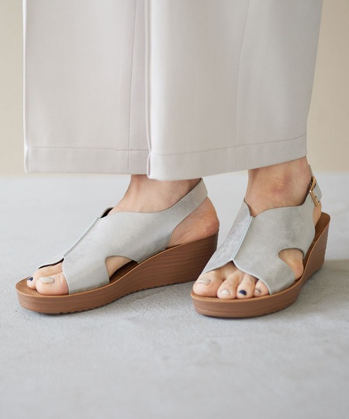 LEPSIM（レプシィム）の「やみつき！クッションウエッジサンダル　264204（サンダル・レディース・ブラック/シルバー/グレイッシュベージュ・SMALL/MEDIUM/LARGE）」の3枚目の写真