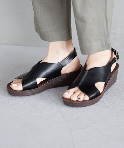 LEPSIM（レプシィム）の「やみつき！クッションウエッジサンダル　264204（サンダル・レディース・ブラック/シルバー/グレイッシュベージュ・SMALL/MEDIUM/LARGE）」の2枚目の写真