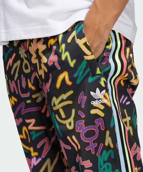 adidas（アディダス）の「ラブ ユナイツ プリントトラックパンツ