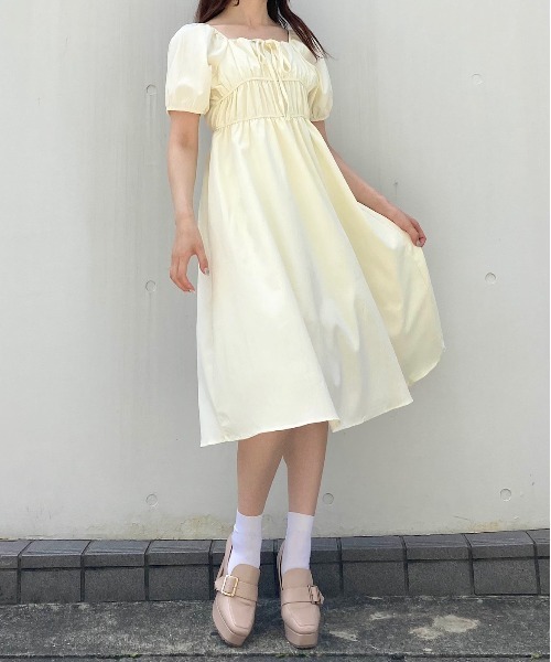 titty＆Co. PETIT（ティティアンドコープティ）の「【titty&Co.PETIT】シャーリングスクエアネックミディワンピース（ワンピース・レディース・アイボリー・FREE）」の8枚目の写真