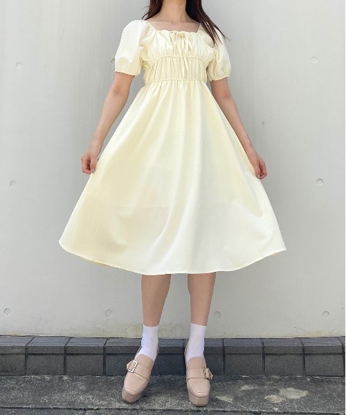 titty＆Co. PETIT（ティティアンドコープティ）の「【titty&Co.PETIT】シャーリングスクエアネックミディワンピース（ワンピース・レディース・アイボリー・FREE）」の9枚目の写真