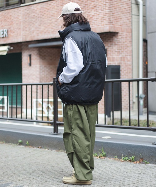 WEGO(ウィゴー)の「WEGO/リバーシブルエコダウンベスト(ダウンベスト・メンズ・ホワイト/ベージュ/その他1/ブラック・MEDIUM/LARGE)」の5枚目の写真