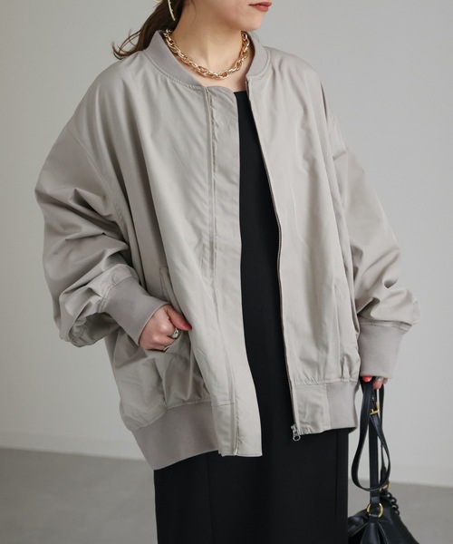 ap retro(アプレトロ)の「ボリュームスリーブMA-1ブルゾン(MA-1・レディース・アイボリー/グレイッシュベージュ/カーキ/ブラック/ライトカーキ・FREE)」の12枚目の写真