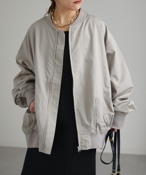 ap retro(アプレトロ)の「ボリュームスリーブMA-1ブルゾン(MA-1・レディース・アイボリー/グレイッシュベージュ/カーキ/ブラック/ライトカーキ・FREE)」の13枚目の写真