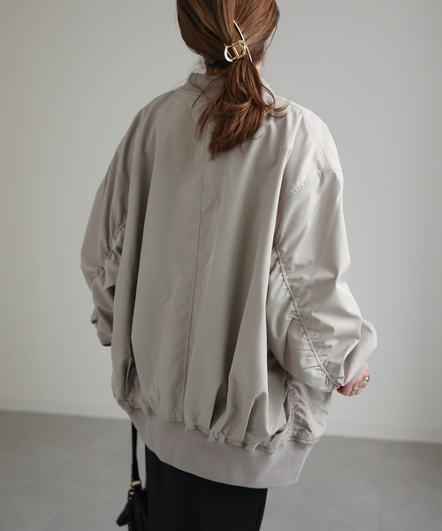 ap retro(アプレトロ)の「ボリュームスリーブMA-1ブルゾン(MA-1・レディース・アイボリー/グレイッシュベージュ/カーキ/ブラック/ライトカーキ・FREE)」の14枚目の写真
