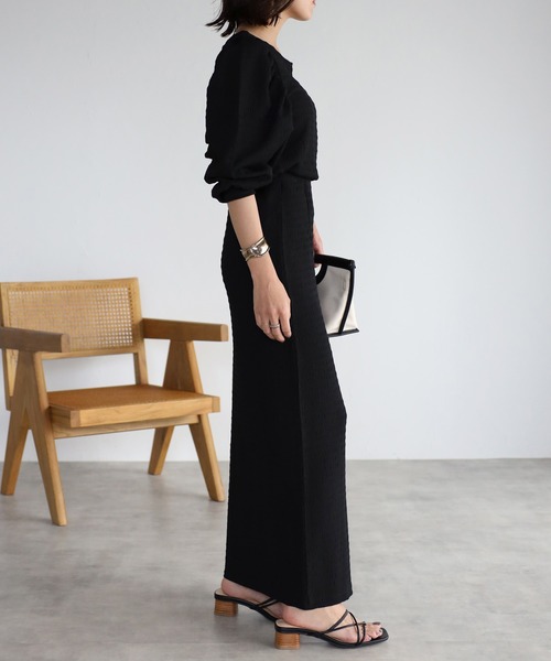 mi via loca(ミヴィアロカ)の「シャーリングタイトスカート(スカート・レディース・ブラック/ベージュ/ブルー・FREE)」の4枚目の写真