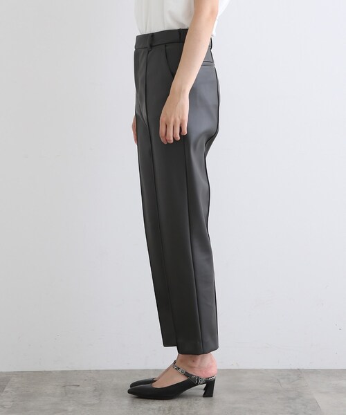 INDIVI(インディヴィ)の「◆フェイクレザーテーパードパンツ(その他パンツ・レディース・チャコールグレー・38/36/40/19/05/15 /13/03)」の4枚目の写真