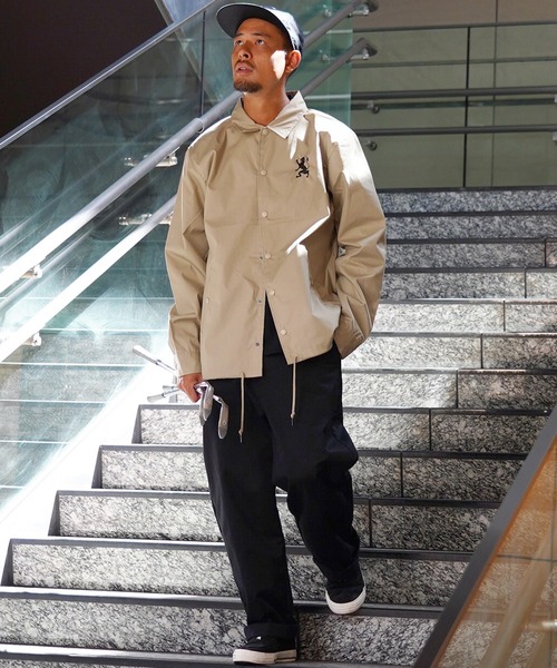 GIORDANO（ジョルダーノ）の「[GIORDANO] ライオン刺繍 コーチジャケット (撥水加工)（ブルゾン・レディース・ブラック/ダークグリーン/ベージュ・MEDIUM/LARGE）」の14枚目の写真