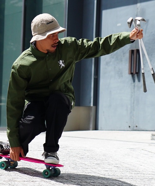 GIORDANO（ジョルダーノ）の「[GIORDANO] ライオン刺繍 コーチジャケット (撥水加工)（ブルゾン・レディース・ブラック/ダークグリーン/ベージュ・MEDIUM/LARGE）」の20枚目の写真