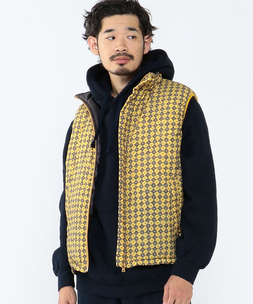 BEAMS PLUS（ビームスプラス）の「BEAMS PLUS / ジオメトリック プリント ミリタリー パフ ベスト（ベスト・メンズ・オリーブ/イエロー・MEDIUM/LARGE/X-LARGE/SMALL）」の7枚目の写真