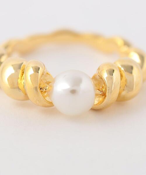 BEAUTY&YOUTH UNITED ARROWS（ビューティーアンドユースユナイテッドアローズ）の「メタル ロール フェイクパール リング（リング・レディース・ゴールド・11）」の3枚目の写真