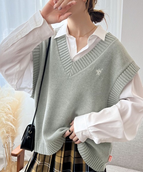 Java（ジャバ）の「《JaVa ジャバコラボ》ワンポイント刺繍カレッジニットベスト（ベスト・レディース・イエロー/ネイビー/グリーン/アイボリー/グレー/ベージュ・X-LARGE/MEDIUM/LARGE）」の21枚目の写真