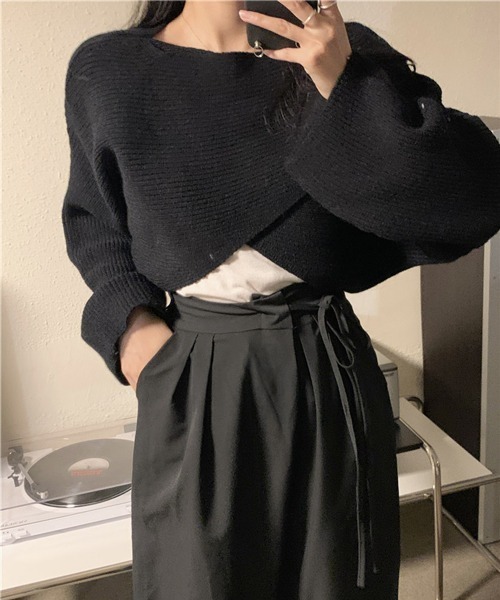 HALEY PESCA（ヘーリーペスカ）の「HALEY PESCA/ショート丈 カシュクールニット トップス（ニット/セーター・レディース・アイボリー/ブラック/グレー・FREE）」の2枚目の写真