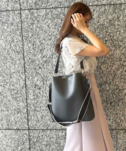 12Twelve Agenda（トゥエルブ　アジェンダ）の「【再入荷】軽量２ｗａｙハンドルスクエアＡ４バッグ（トートバッグ・レディース・ベージュ/ブラック/グレイッシュベージュ/チャコールグレー/ブラウン/ライトグレー/ライトベージュ・FREE）」の9枚目の写真