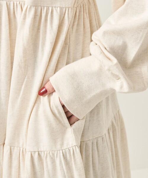 FREAK'S STORE（フリークスストア）の「ウエスト切替ティアードワンピース（ワンピース・レディース・ナチュラル/チャコール・ﾌﾘ-）」の4枚目の写真