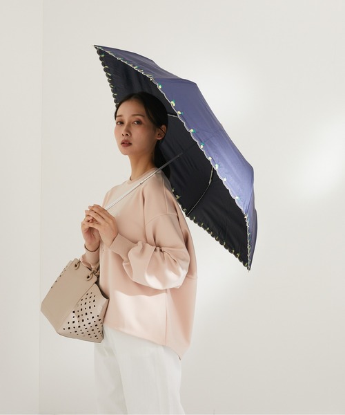 KATHARINE ROSS(キャサリンロス)の「【KATHARINE ROSS】nifty colors 最強の一級遮光 晴雨兼用 レモン刺繍PU折りたたみ日傘 WEB限定(折りたたみ傘・レディース・ネイビー/アイボリー・MEDIUM)」の5枚目の写真
