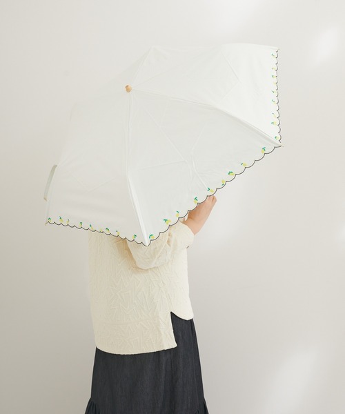 KATHARINE ROSS(キャサリンロス)の「【KATHARINE ROSS】nifty colors 最強の一級遮光 晴雨兼用 レモン刺繍PU折りたたみ日傘 WEB限定(折りたたみ傘・レディース・ネイビー/アイボリー・MEDIUM)」の15枚目の写真