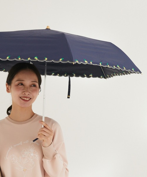 KATHARINE ROSS(キャサリンロス)の「【KATHARINE ROSS】nifty colors 最強の一級遮光 晴雨兼用 レモン刺繍PU折りたたみ日傘 WEB限定(折りたたみ傘・レディース・ネイビー/アイボリー・MEDIUM)」の16枚目の写真