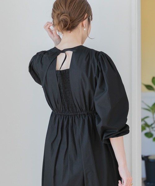 URBAN RESEARCH Sonny Label（アーバンリサーチサニーレーベル）の「スモッキングワンティアードワンピース（ワンピース・レディース・ブルー/ブラック/ブラウン・FREE）」の17枚目の写真