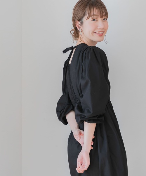 URBAN RESEARCH Sonny Label（アーバンリサーチサニーレーベル）の「スモッキングワンティアードワンピース（ワンピース・レディース・ブルー/ブラック/ブラウン・FREE）」の14枚目の写真