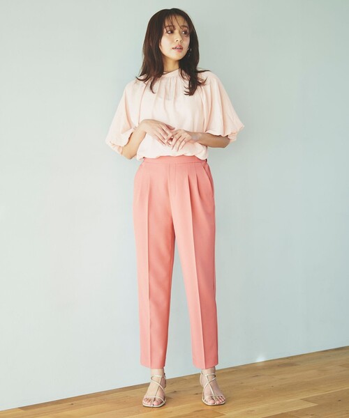 Feroux(フェルゥ)の「美シルエットカラーテーパード パンツ(その他パンツ・レディース・イエロー系/ネイビー系/ピンク系/ライトグレー系・0/2/1)」の16枚目の写真