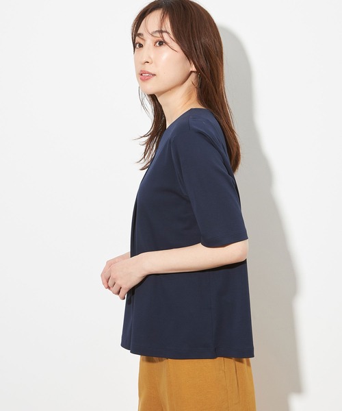 Petit Honfleur(プチオンフルール)の「【UVカット・接触冷感】さらさらタックプルオーバー(Tシャツ/カットソー・レディース・モカ/グリーン/ネイビー・L/M)」の5枚目の写真