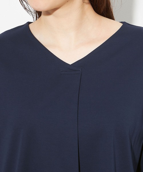 Petit Honfleur(プチオンフルール)の「【UVカット・接触冷感】さらさらタックプルオーバー(Tシャツ/カットソー・レディース・モカ/グリーン/ネイビー・L/M)」の7枚目の写真