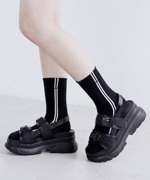 Figments(フィグメンツ)の「ボリュームソールサンダル(サンダル・レディース・ブラック/ホワイト・SMALL/MEDIUM)」の2枚目の写真