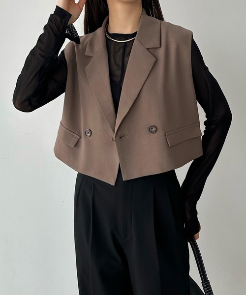 callautia（カラウティア）の「テーラードショートベスト（ベスト・レディース・グレイッシュベージュ/チャコール/ブラック/ブラウン/アイボリー・MEDIUM/SMALL/LARGE/X-LARGE）」の11枚目の写真