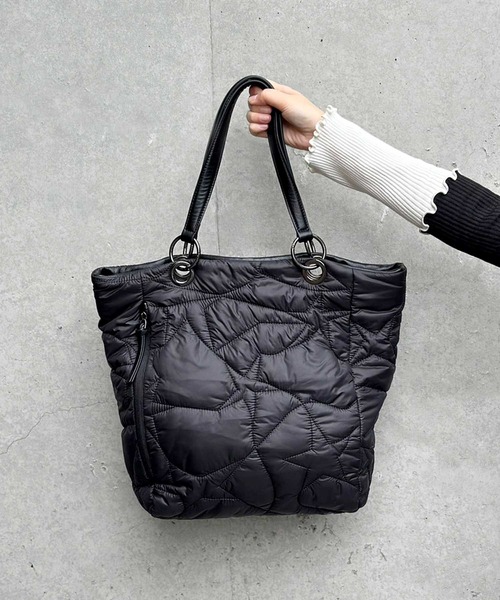 ASH(アッシュ)の「【QUILTED TOTE】ナイロントートバッグ(トートバッグ・レディース・カーキ/ブラック・ONE SIZE)」の4枚目の写真