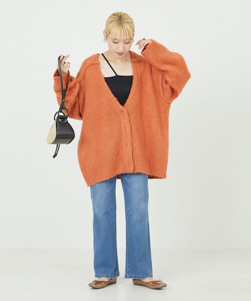 FREAK'S STORE(フリークスストア)の「WEB限定 深 Vネック シャギー ニット 2way カーディガン(前後2WAY)(カーディガン/ボレロ・レディース・イエロー/ブラック/ピンク/ベージュ/オレンジ/ブルー/モカ/グリーン/ナチュラル/パープル・フリ-)」の11枚目の写真