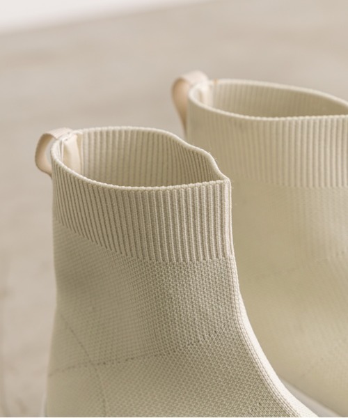 OLIVE des OLIVE（オリーブデオリーブ）の「スニーカーソールニットショートブーツ　1032130040（ブーツ・レディース・アイボリー/ブラック・SMALL/LARGE/MEDIUM）」の7枚目の写真