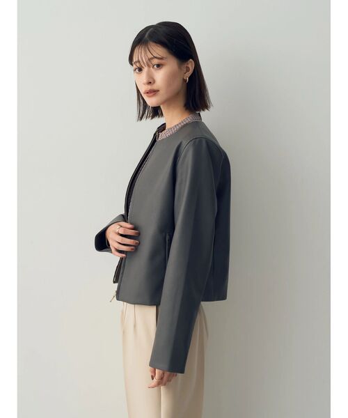 YECCA VECCA(イェッカヴェッカ)の「ノーカラーライダースジャケット(ライダースジャケット・レディース・チャコールグレー/ベージュ・FREE)」の19枚目の写真