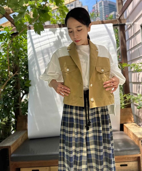 AVIE(アビィ)の「ディファレントファブリックジャケット(テーラードジャケット・レディース・ベージュ/ブラック・38)」の5枚目の写真