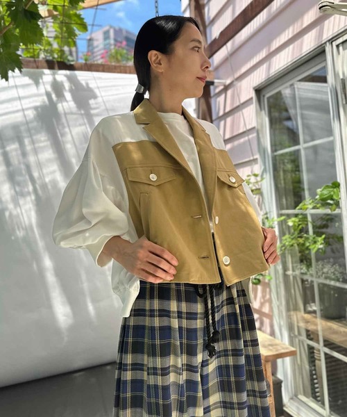 AVIE(アビィ)の「ディファレントファブリックジャケット(テーラードジャケット・レディース・ベージュ/ブラック・38)」の6枚目の写真