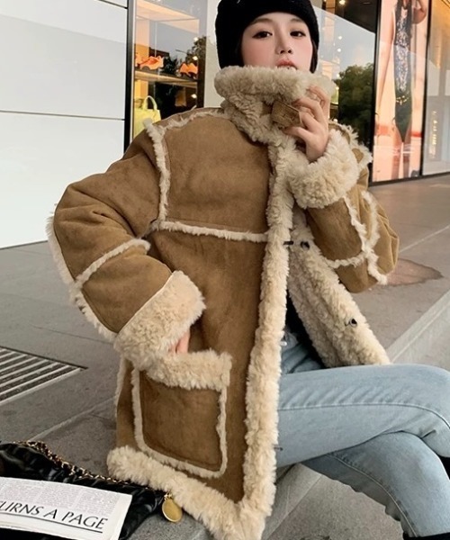 Sibra（シブラ）の「スタンドカラーボアジャケット（ムートンコート