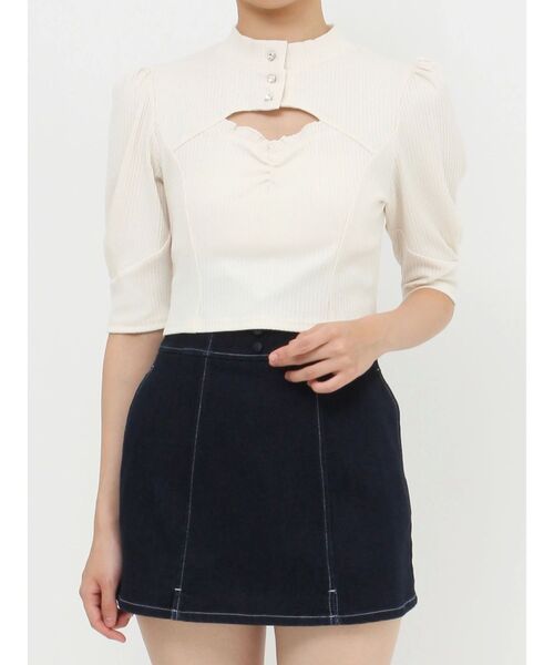 EATME(イートミー)の「ビジューボタンデコルテリブTOP(ニット/セーター・レディース・ブラック/ベージュ/グレー・FREE)」の5枚目の写真