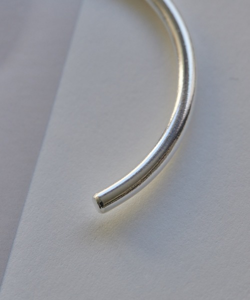 ear PAPILLONNER（イアパピヨネ）の「《日本製》バイカラー細バングル（バングル/リストバンド・レディース・シルバー・FREE）」の3枚目の写真