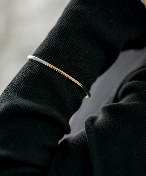 ear PAPILLONNER（イアパピヨネ）の「《日本製》バイカラー細バングル（バングル/リストバンド・レディース・シルバー・FREE）」の4枚目の写真