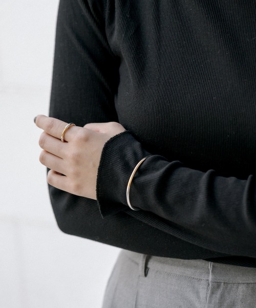 ear PAPILLONNER（イアパピヨネ）の「《日本製》バイカラー細バングル（バングル/リストバンド・レディース・シルバー・FREE）」の5枚目の写真