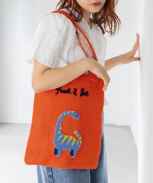 PAUL & JOE ACCESSOIRES（ポールアンドジョーアクセソワ）の「PAUL & JOE ACCESSOIRES (ポール＆ジョーアクセソワ)クロシェ編みタテ型トートバッグ ダイナソー PJA-B1032（トートバッグ・レディース・オレンジ/グリーン・FREE）」の3枚目の写真
