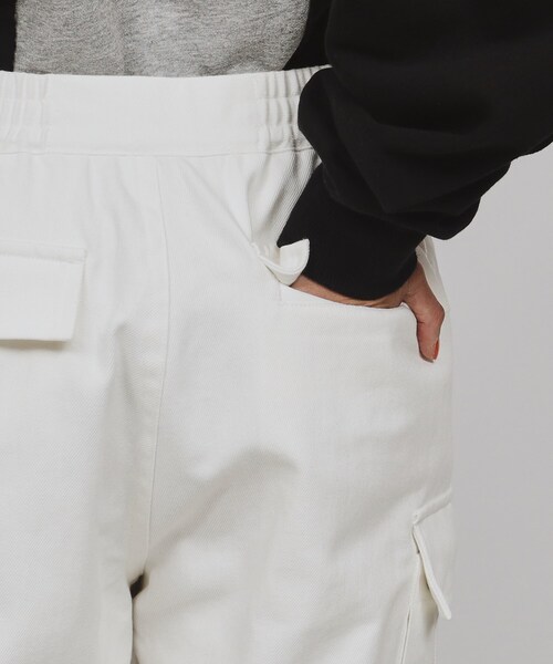 tk.TAKEO KIKUCHI（ティーケータケオキクチ）の「◆デニムカーゴパンツ（デニムパンツ・レディース・オフホワイト/チャコールグレー/ライトブルー・66）」の10枚目の写真