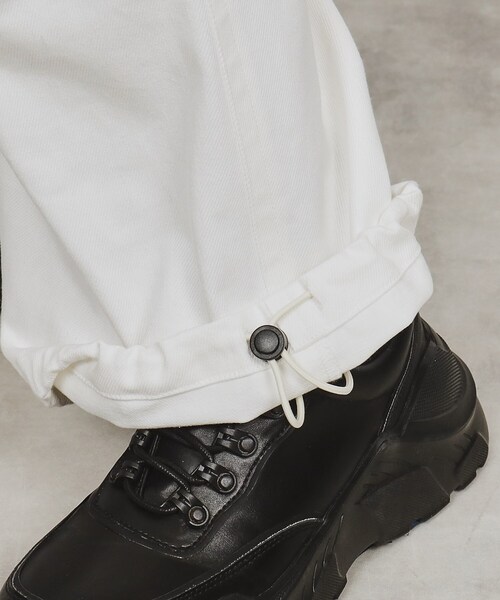 tk.TAKEO KIKUCHI（ティーケータケオキクチ）の「◆デニムカーゴパンツ（デニムパンツ・レディース・オフホワイト/チャコールグレー/ライトブルー・66）」の13枚目の写真