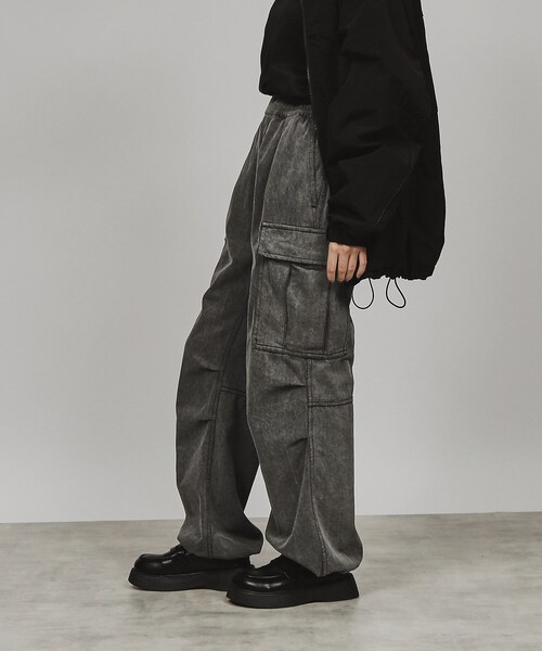 tk.TAKEO KIKUCHI（ティーケータケオキクチ）の「◆デニムカーゴパンツ（デニムパンツ・レディース・オフホワイト/チャコールグレー/ライトブルー・66）」の15枚目の写真