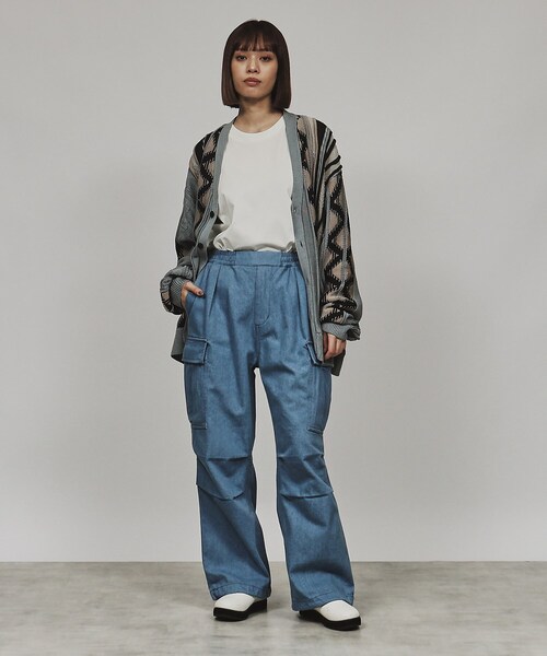 tk.TAKEO KIKUCHI（ティーケータケオキクチ）の「◆デニムカーゴパンツ（デニムパンツ・レディース・オフホワイト/チャコールグレー/ライトブルー・66）」の20枚目の写真