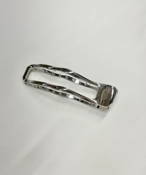 Omekashi(オメカシ)の「ウェーブヘアクリップ(ヘアゴム・レディース・ゴールド/シルバー・FREE/ONE SIZE)」の2枚目の写真